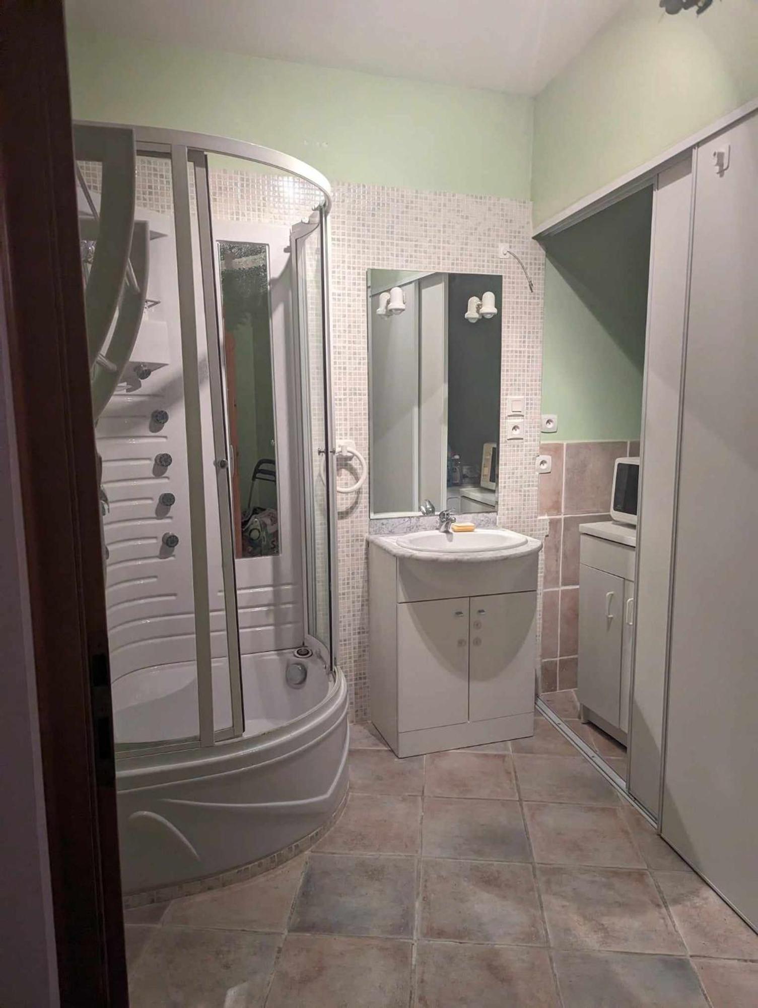 Chambre Climatisee Avec Espaces Privatifs Dont Salle De Bain Et Wc La Liviniere Exteriör bild